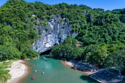 HUE – PHONG NHA BUS TOUR
