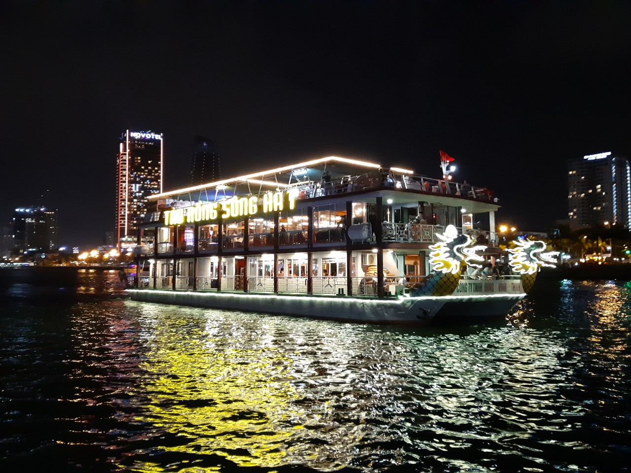 NICE CRUISE TRIP ON HAN RIVER NICE CRUISE TRIP ON HAN RIVER